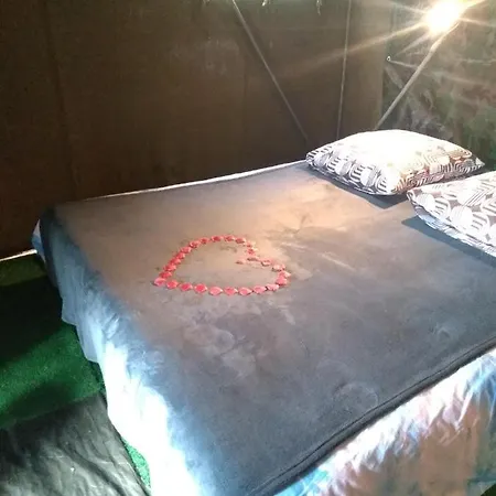 Luxury tent La Tente Du Commandant Francais 1954 Pour Nuit Insolite